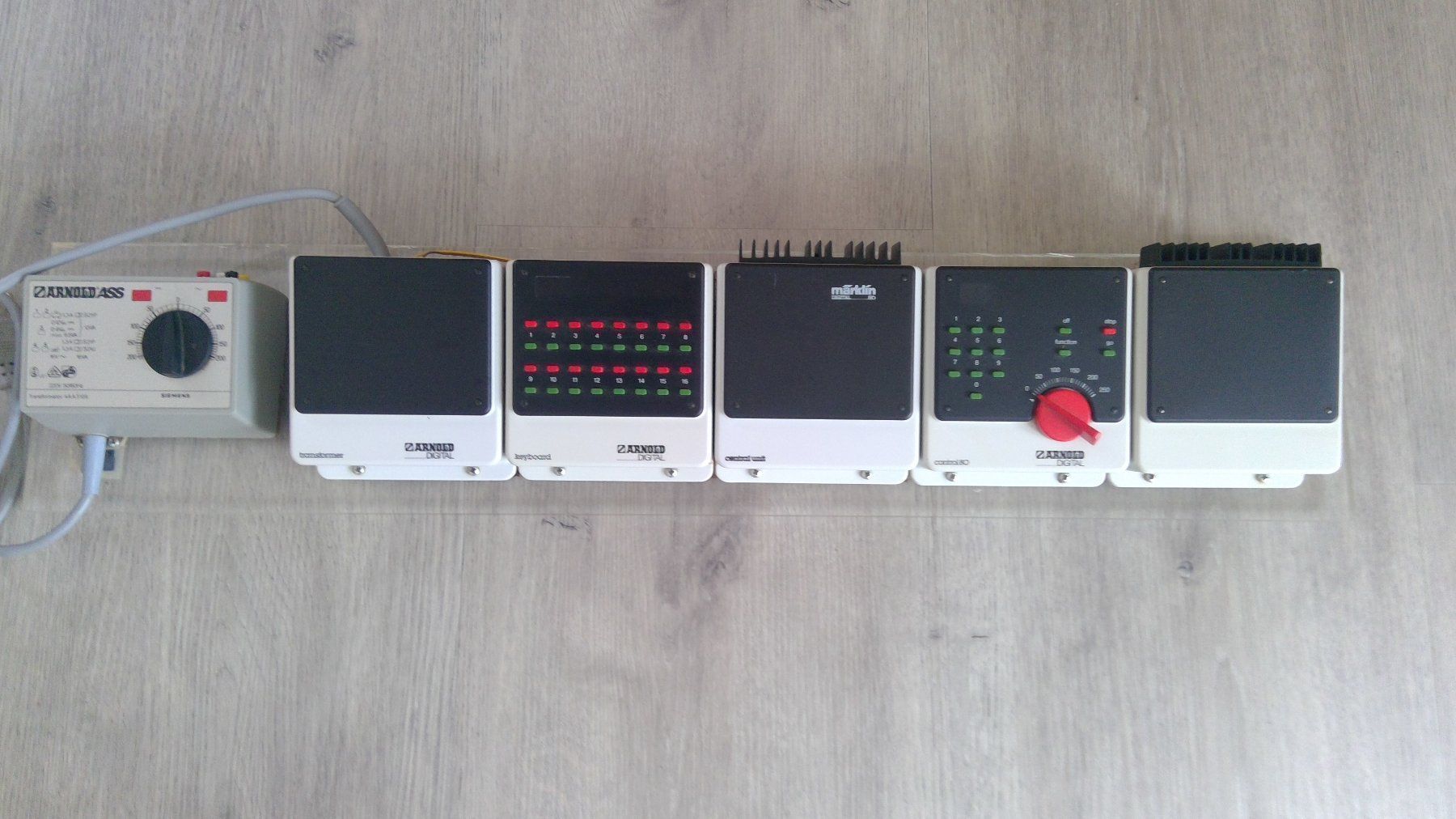 Märklin Modellini di ferrovie: Märlin Digital Modellbahnsteuerung – Usato da Zizers venduto da Zigity