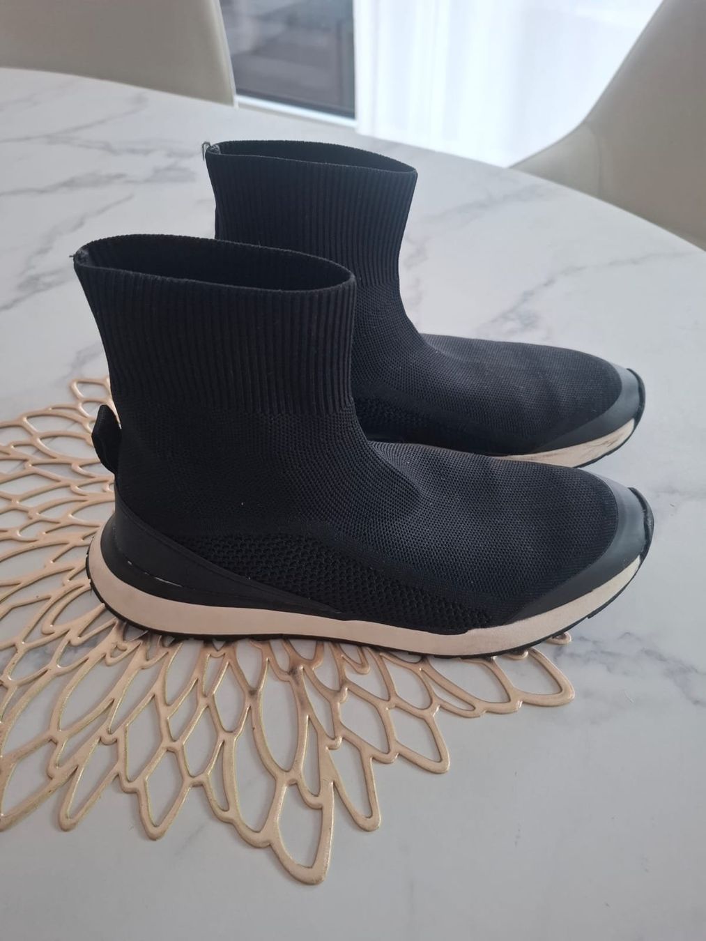 Zara Scarpe da donna: Zara Strick Sneaker, Gr. 37 – Usato da Massagno venduto da Michaela.F 1