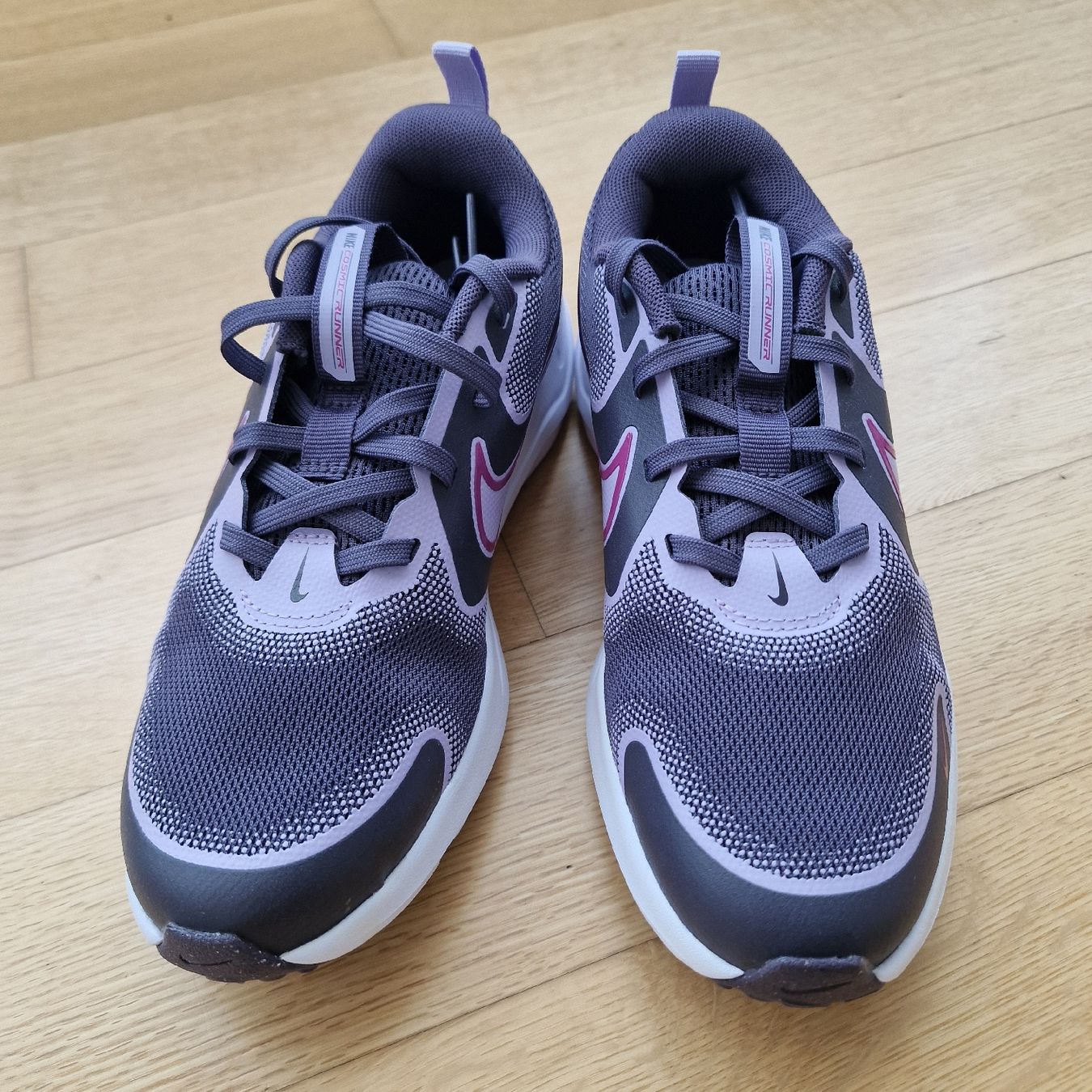 Nike Scarpe per ragazze: NIKE - Cosmic Runner, Neu Gr. 36 – Nuovo e nell'imballaggio originale da Zürich venduto da tyrese2007 1