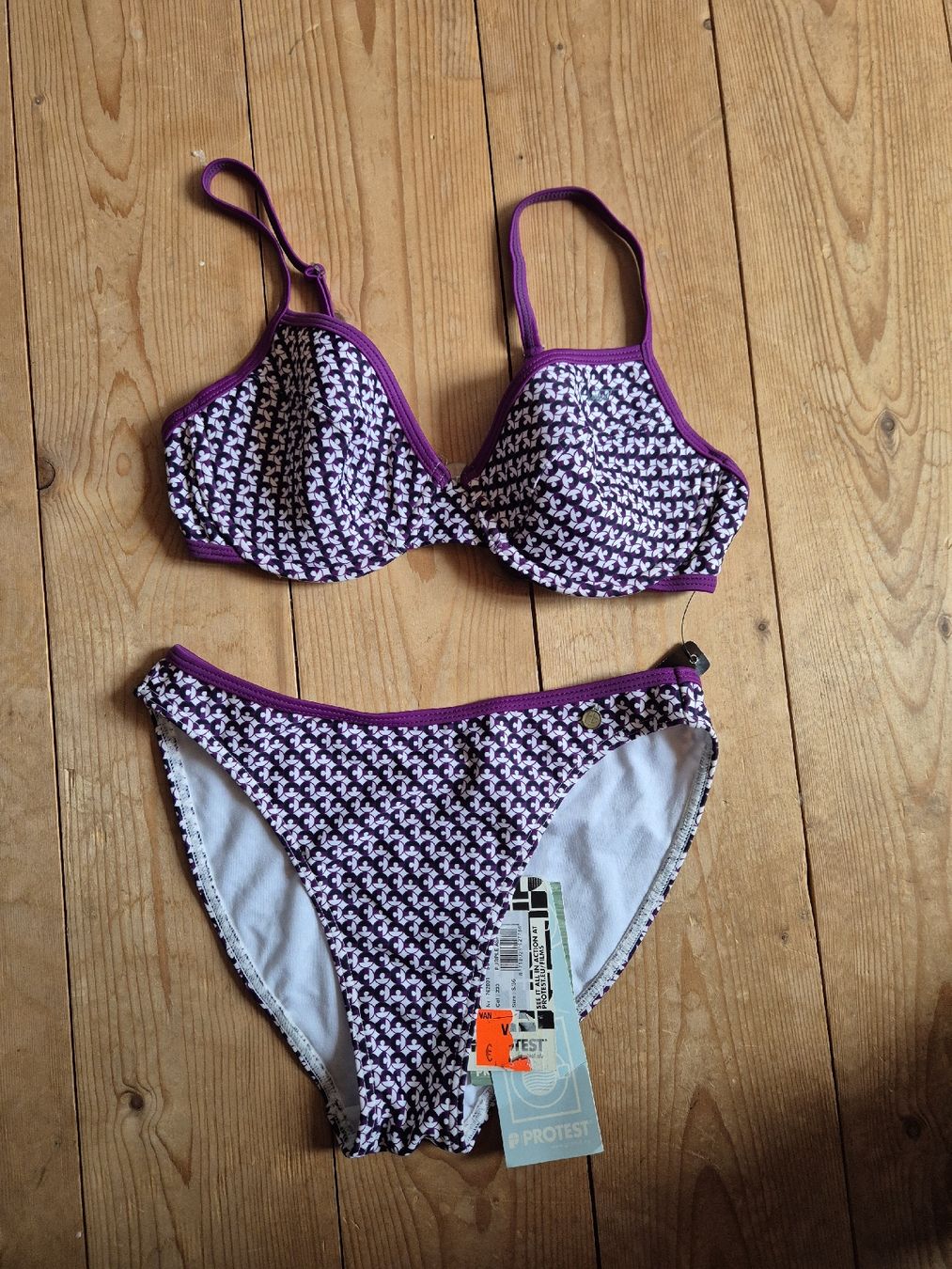 Maillots de bain & Bikinis: Bikini lila gemustert D-Cup Grösse S/36 neu – Neuf avec emballage d'origine à Grandval par JeroenK