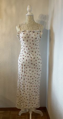 TW soft floral maxi dress with delicate ruffle details🌸