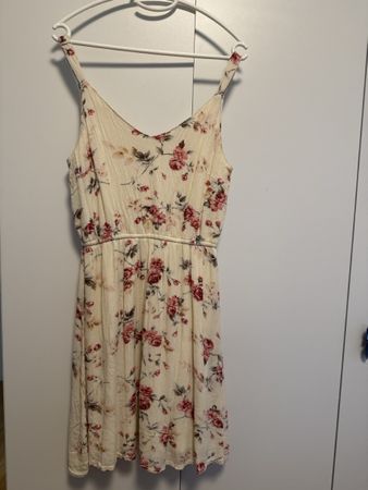Sommerliches Blumenkleid von ONLY, Grösse 36