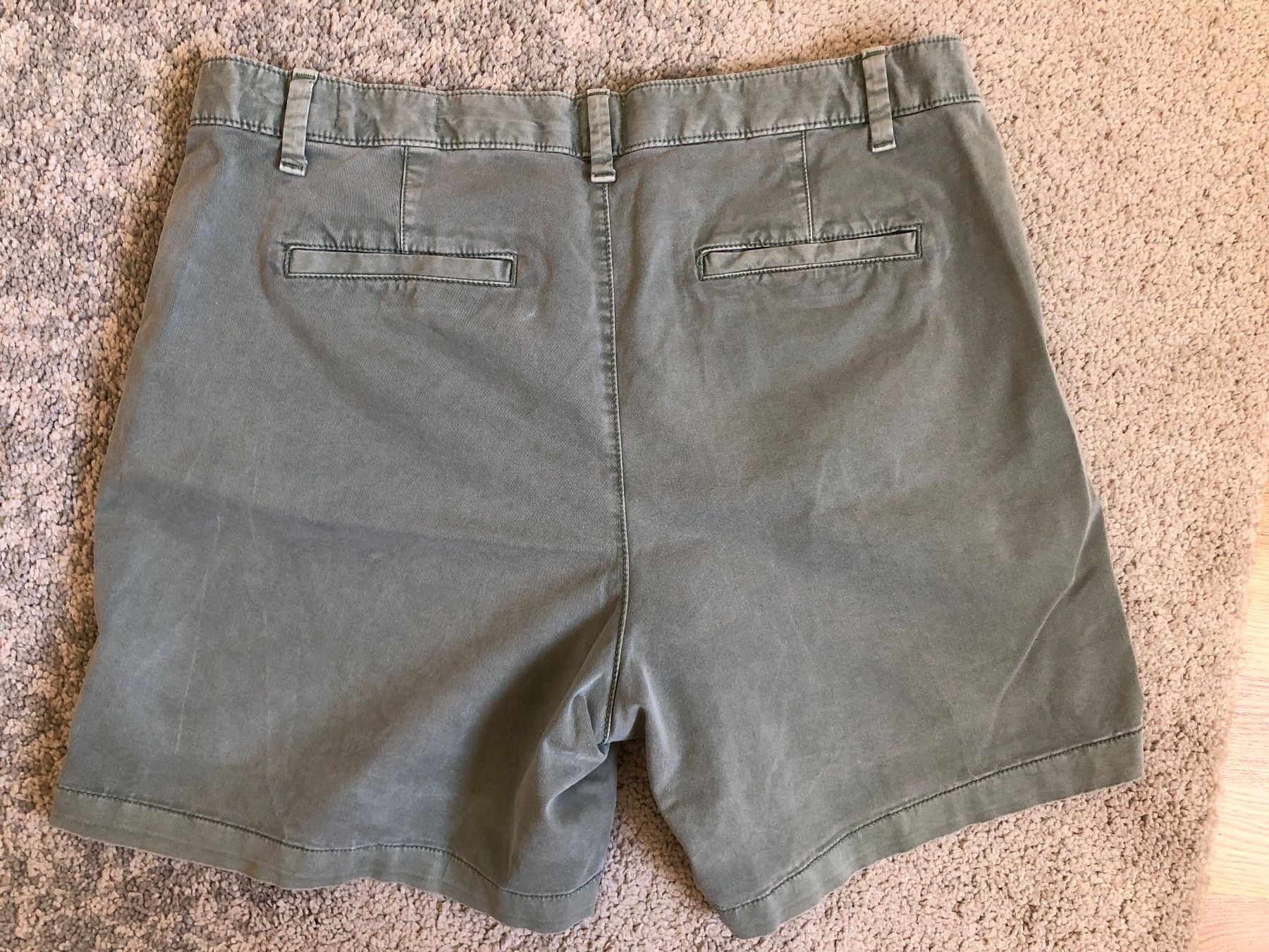 Gap Pantaloni: GAP Damenshorts – Usato da Basel venduto da ullm 1