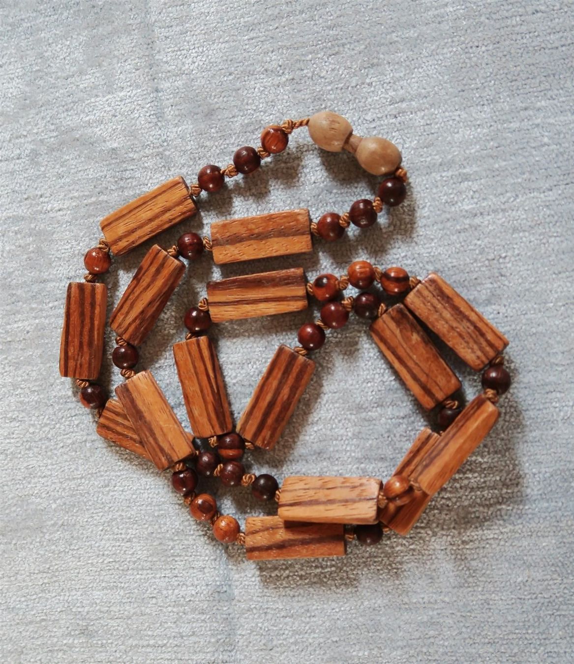 Catenine: Perlenkette aus Holz – Usato da Brittnau venduto da marlenestone 1