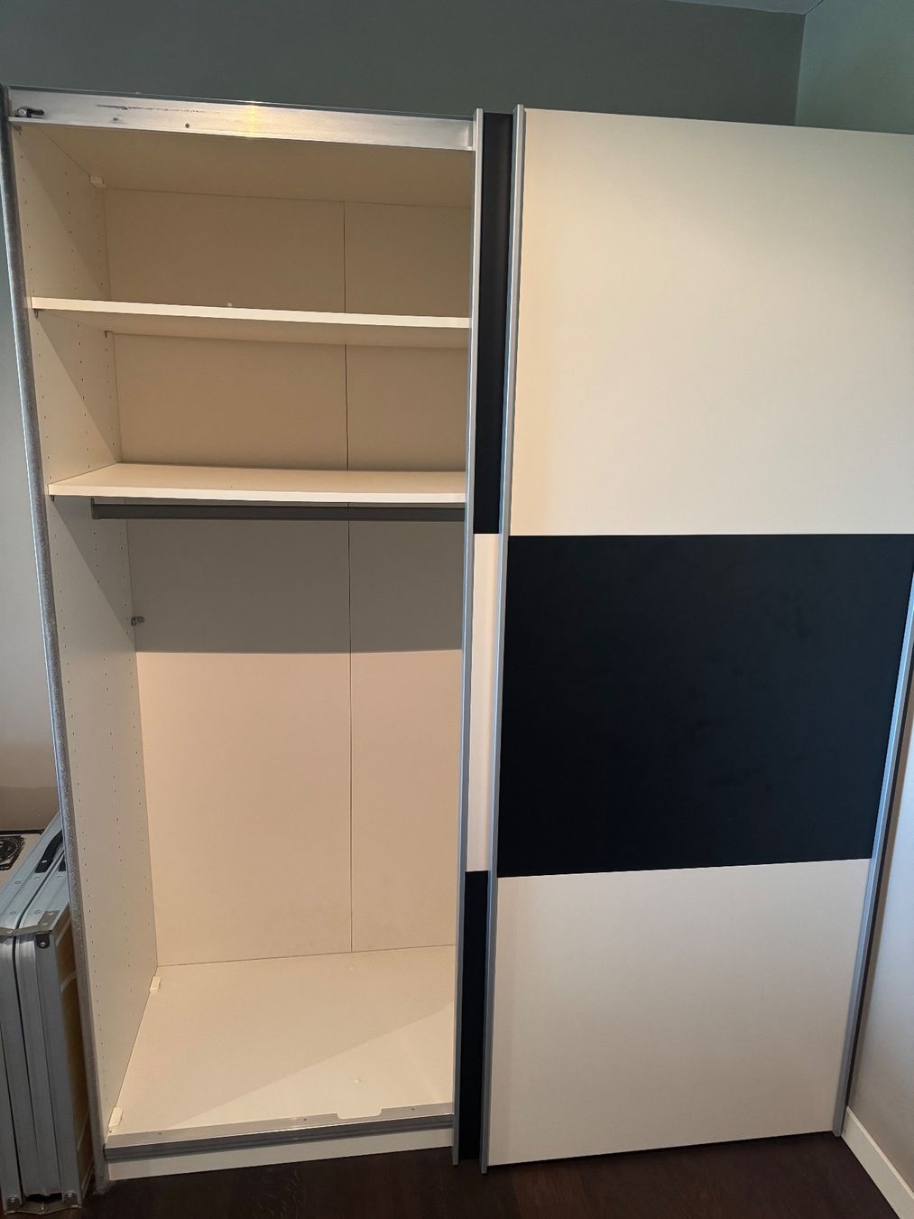 Armadi: Kleiderschrank – Usato da Herrliberg venduto da Hamptonlane 1