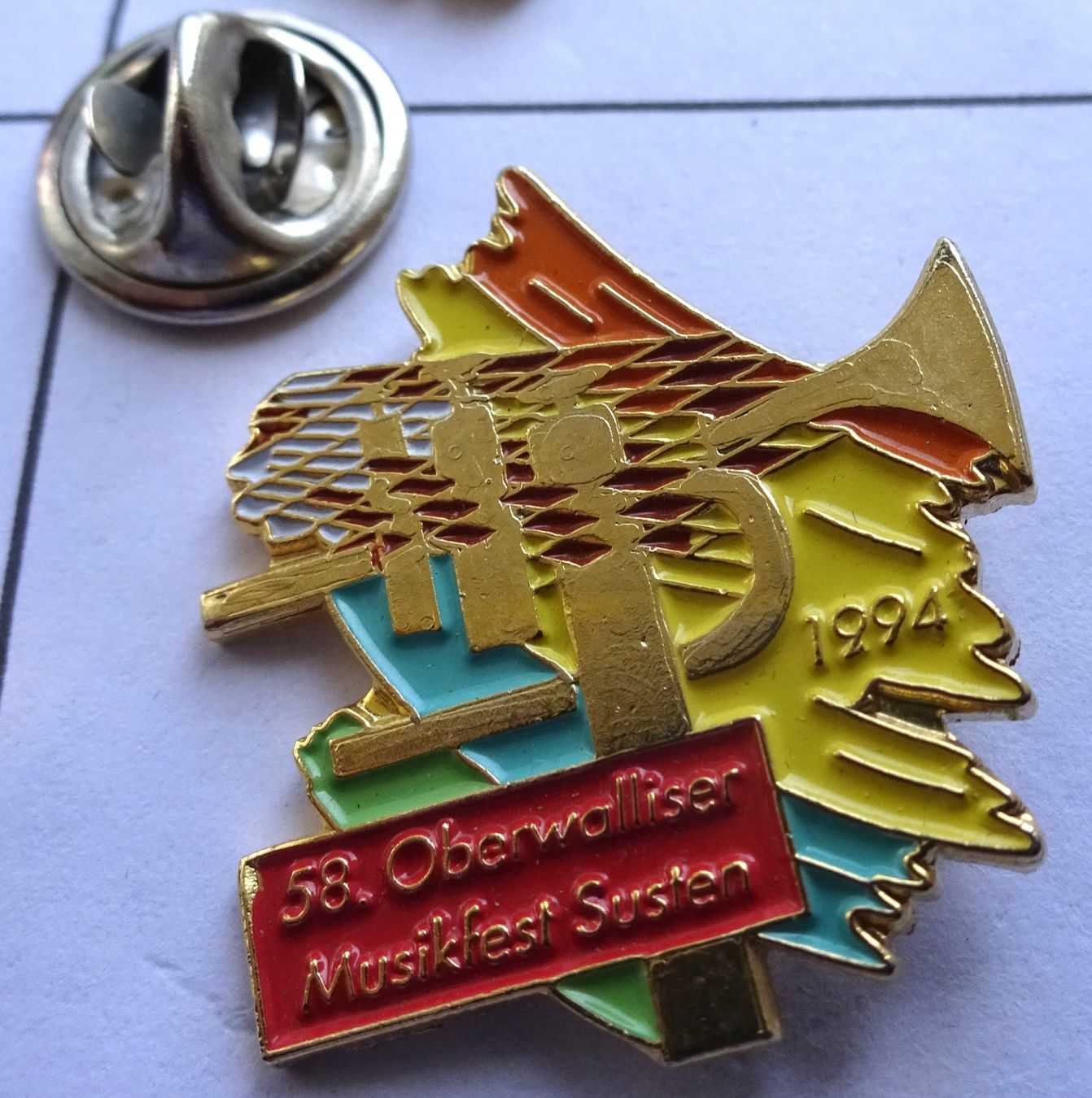 Placchette & Badge: Pin Oberwalliser Musikfest SUSTEN – Usato da Utzenstorf venduto da BUtter81