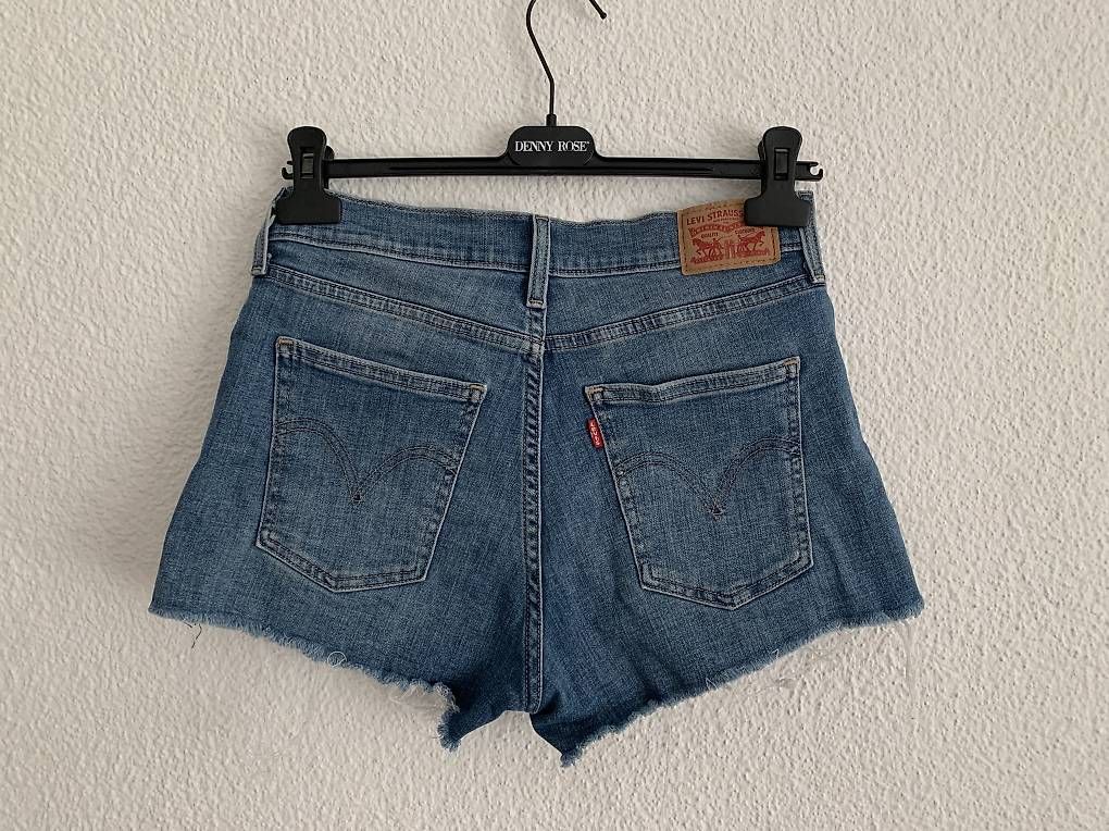 Levi's Jeans: Levi's Shorts Grösse 28 – Usato da Egerkingen venduto da TizianaG. 1