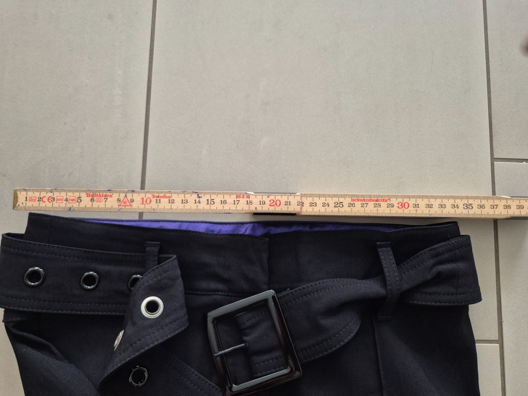 Pantaloni: Schwarze Hosen Clockhouse – Usato da Oberentfelden venduto da Natallia. 1
