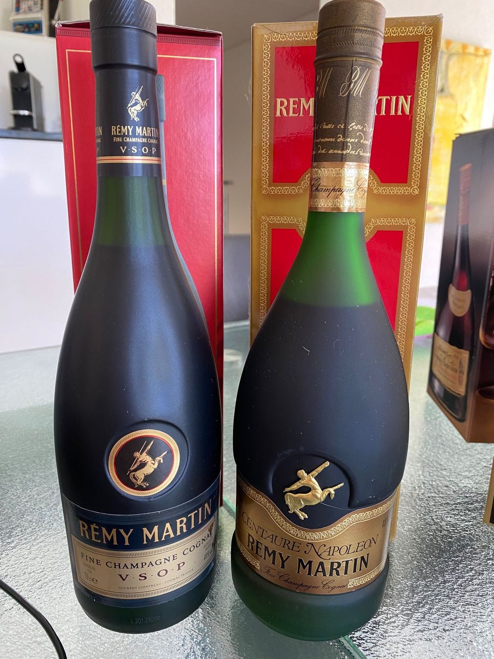 Rémy Martin Bevande alcoliche: 2 sehr alte Flaschen Cognac – Nuovo e nell'imballaggio originale da Grossaffoltern venduto da datsun49 1