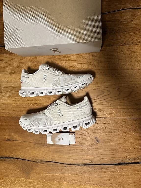 On Scarpe da donna: ON Cloud 6 White White Schuhe 40 RFID – Usato da Winterthur venduto da up. 1