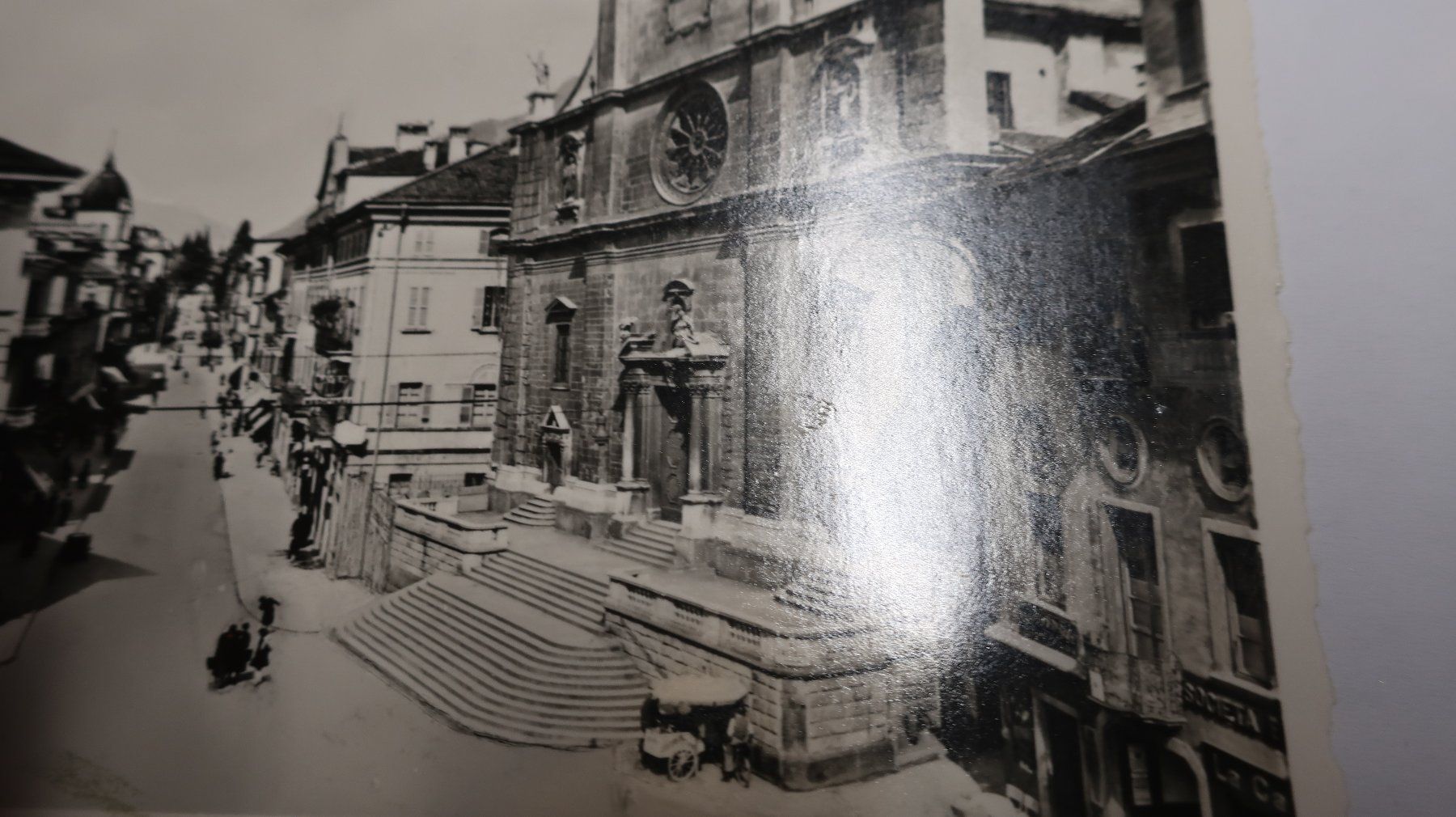 Cartoline postali: Bellinzona - Piazza della Collegiata – Usato da Cormoret venduto da Pascalll2001 2