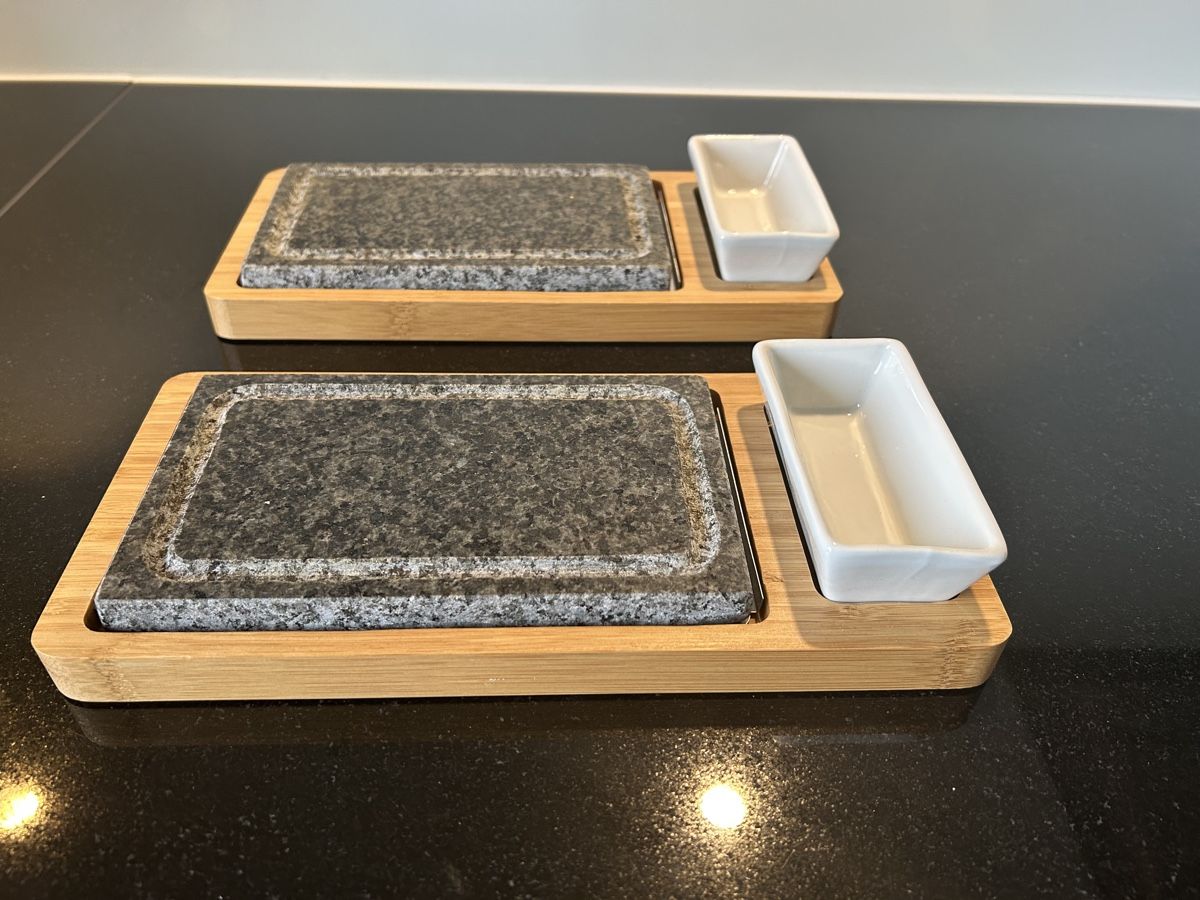 Cucine complete: Heissstein Grillplatte mit Bambusuntersetzer neuwertig – Usato da Siebnen venduto da lau_8n5q