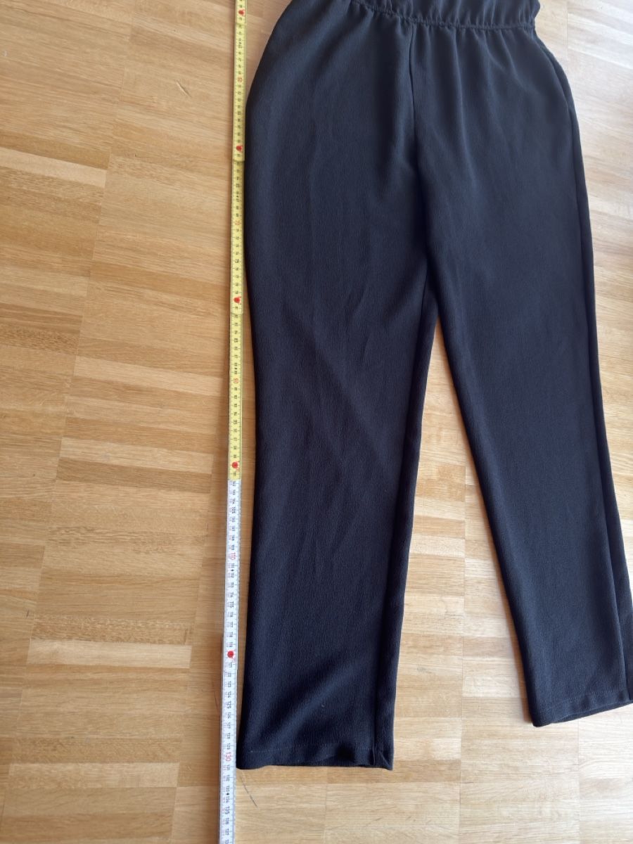 Tute: Schwarzer Einteiler/Jumpsuit Clockhouse Gr. 42 – Usato da St Gallen venduto da Berta343 6