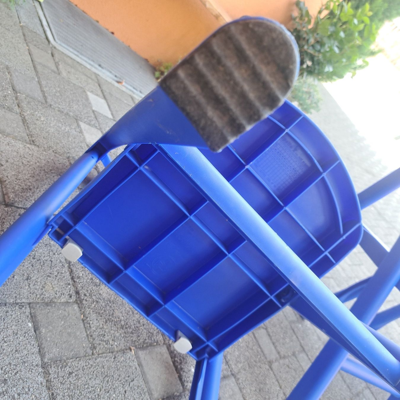 Chaises: kunstoffstuehle – D'occasion à Benzenschwil par 007tinu 2