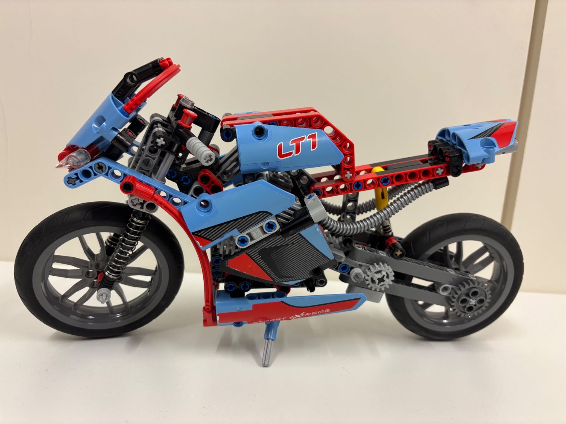 Technics Baukästen: LEGO Technic Rennmotorrad LT1 42036 – Gebraucht aus Bottmingen von Botbas 1