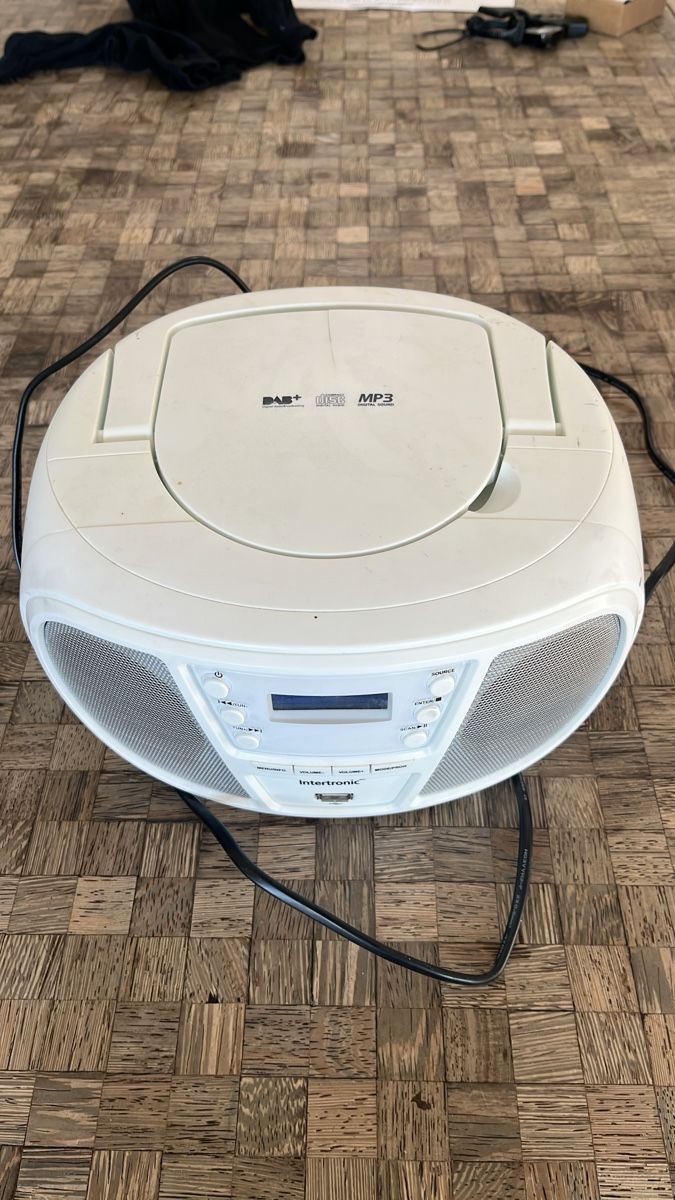 Radio: Intertronic CD Radio DAB Plus weiss gebraucht – Usato da Luzern venduto da sim_zyt9