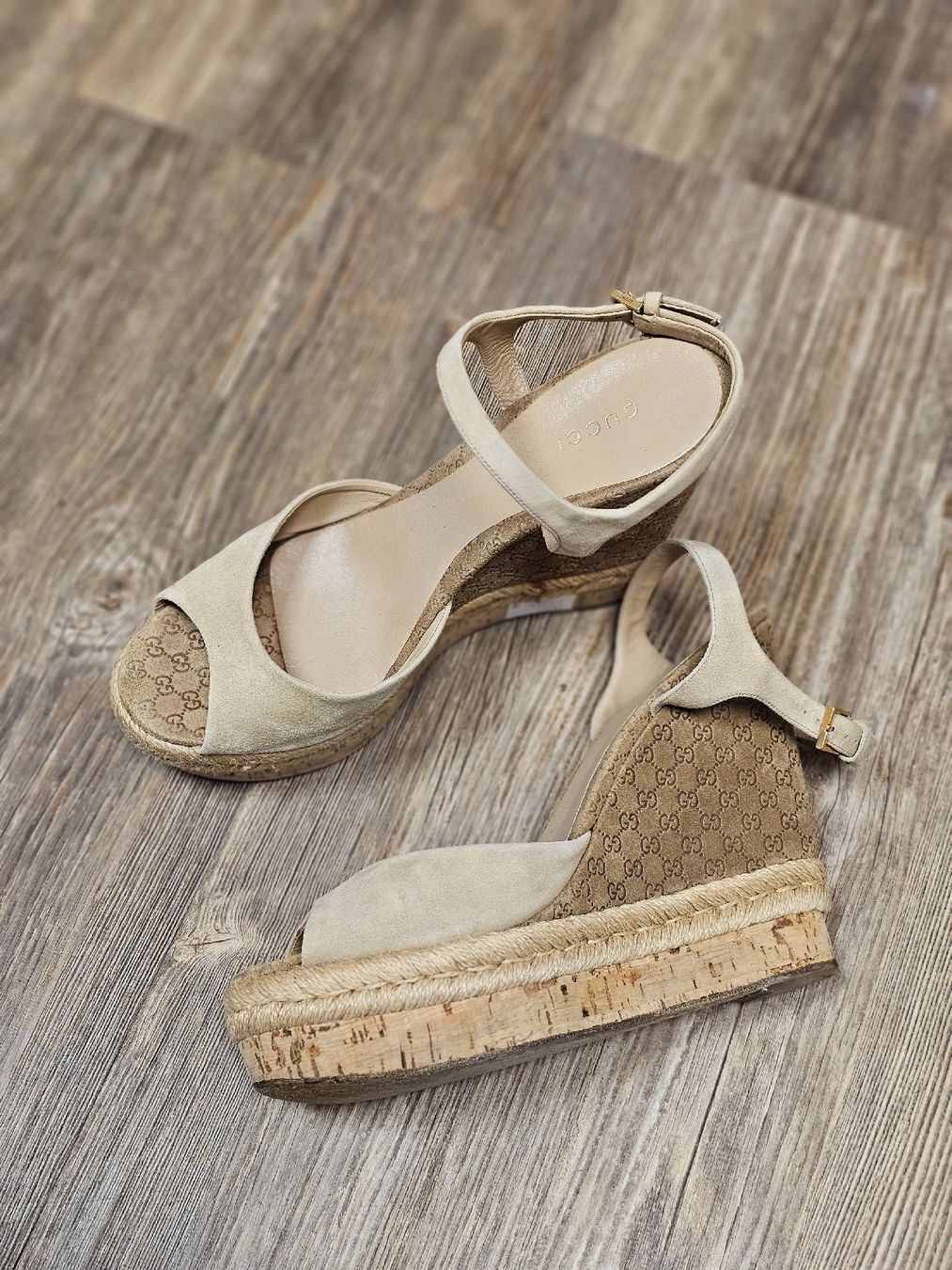 Gucci Damenschuhe: Gucci Keilabzatz Sandalen – Gebraucht aus Zürich von finesse.shop 1