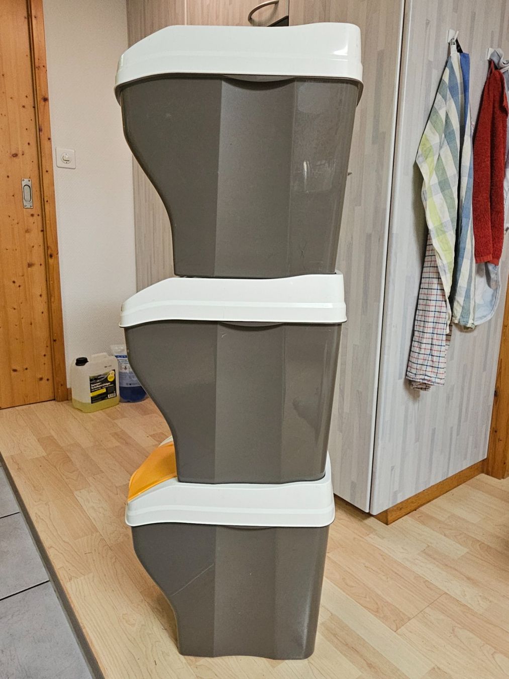 Poubelles: Abfallsystem/Futtersystem – D'occasion à Ebnat-Kappel par baefzger 2