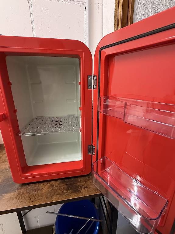 Frigoriferi: Mini Kühlschrank Trisa rot – Usato da Gwatt (Thun) venduto da Bennae 1