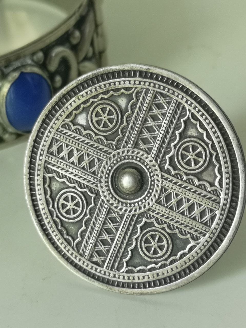 Altri gioielli: Zwei Armbänder und ein Ring aus Silber. – Usato da Bern venduto da Yunkom 3