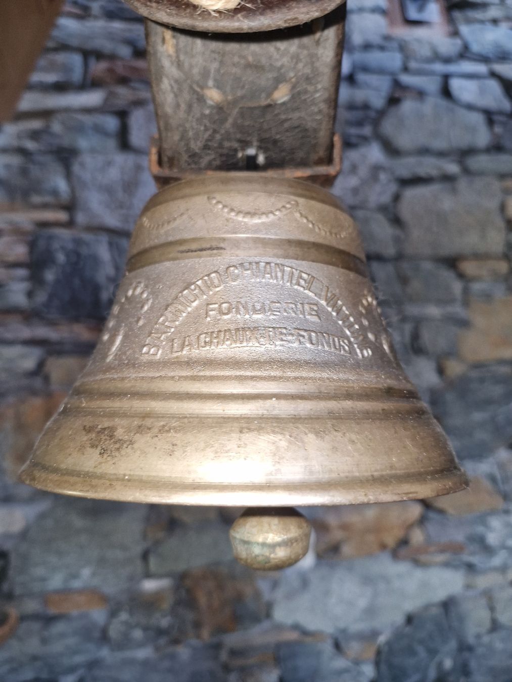 Cloches & sonnailles: Glocke Treichel  – D'occasion à Guarda par rue_bpd7 1