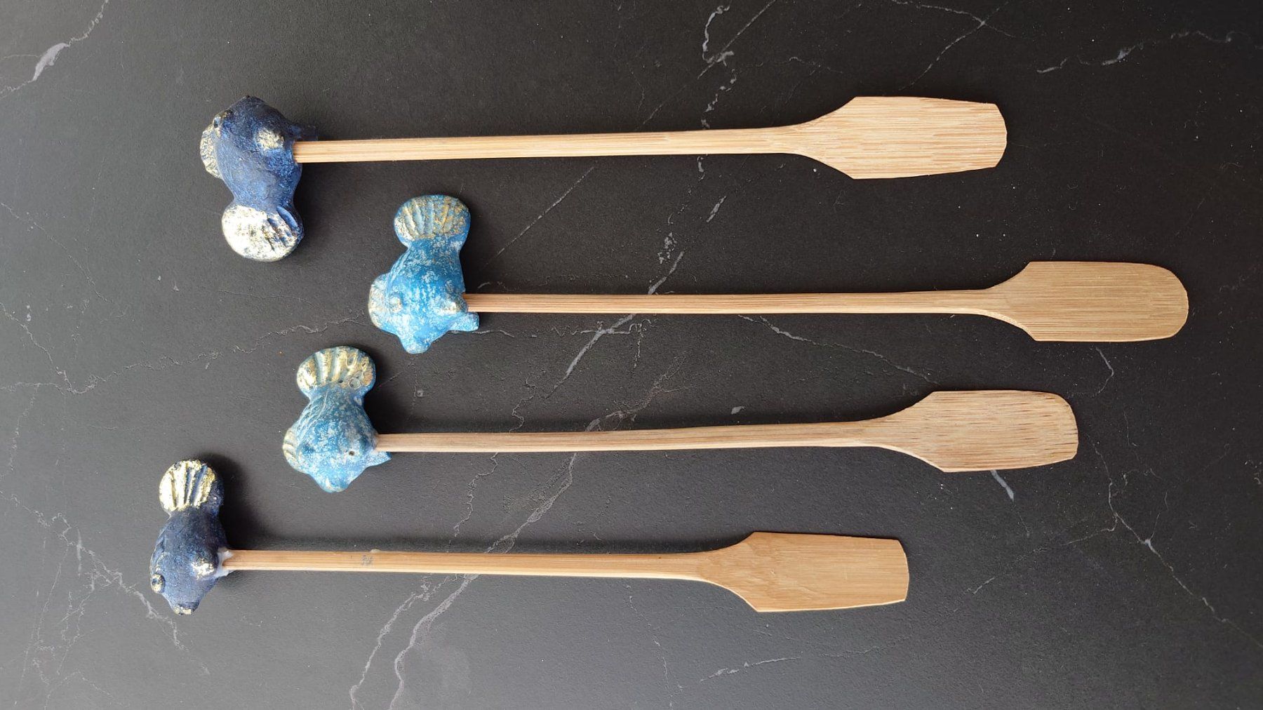 Tutte le decorazioni: 4 lustige Cocktail, Swizzle oder Deko FischStäbchen – Usato da Neuhausen venduto da MonoCeros 3