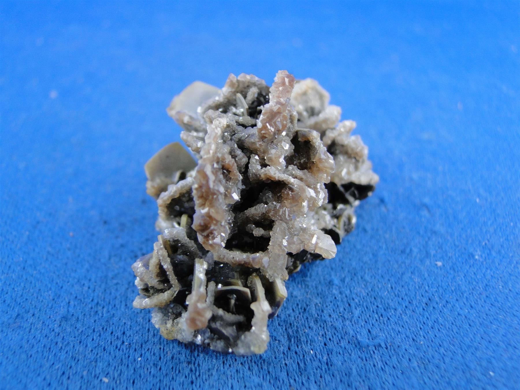 Minerali & Pietre curative: Wulfenit mit Calcit und Quartz – Usato da Schinznach Bad venduto da Demerald 2