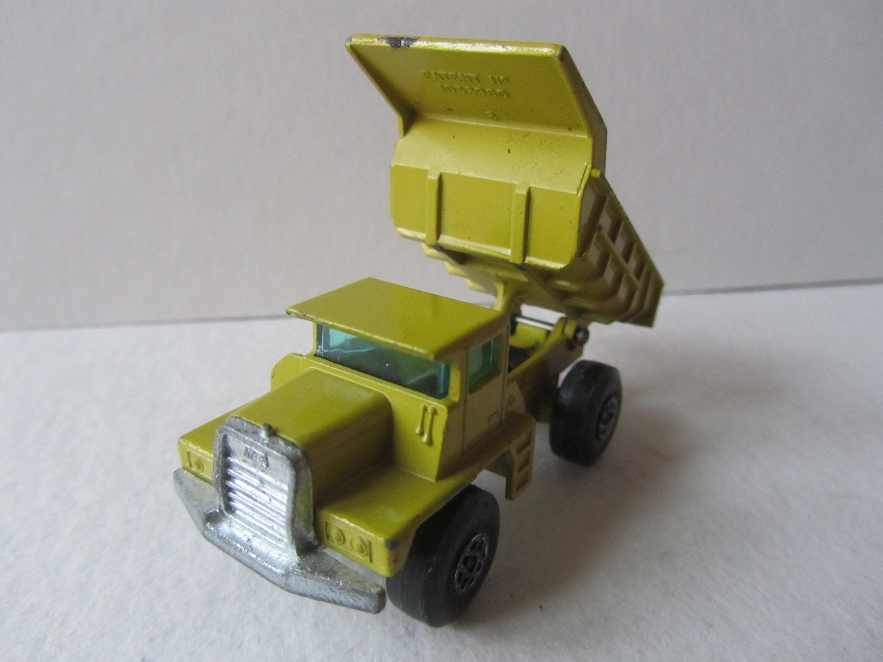 Matchbox Modellini d'auto: Mack Dump Truck, Matchbox Superfast, Nr. 28A – Usato da Weiningen ZH venduto da dietsch57 1
