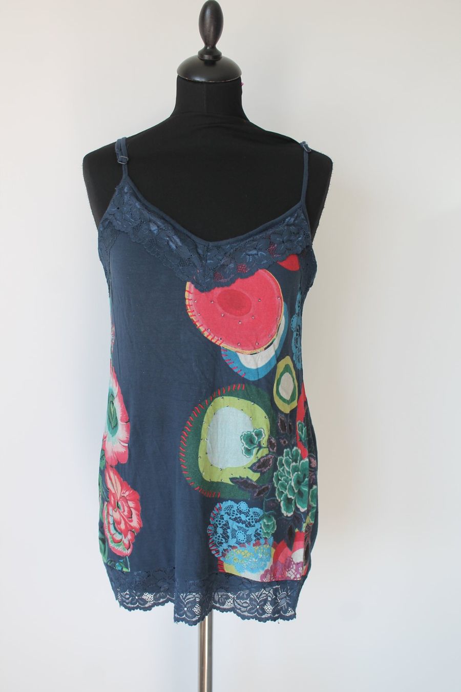 Desigual Top: Top DESIGUAL taille L – Usato da Chez-le-Bart venduto da jasse