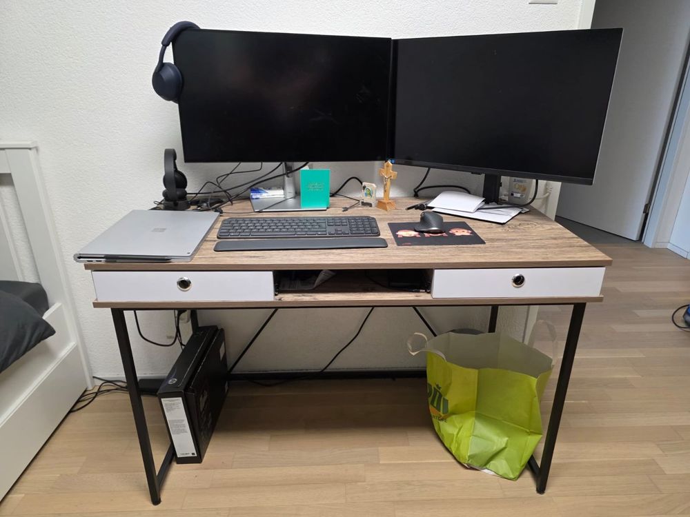 Moderner Schreibtisch mit Metallgestell und 3 Ablageflächen (Gebraucht ...