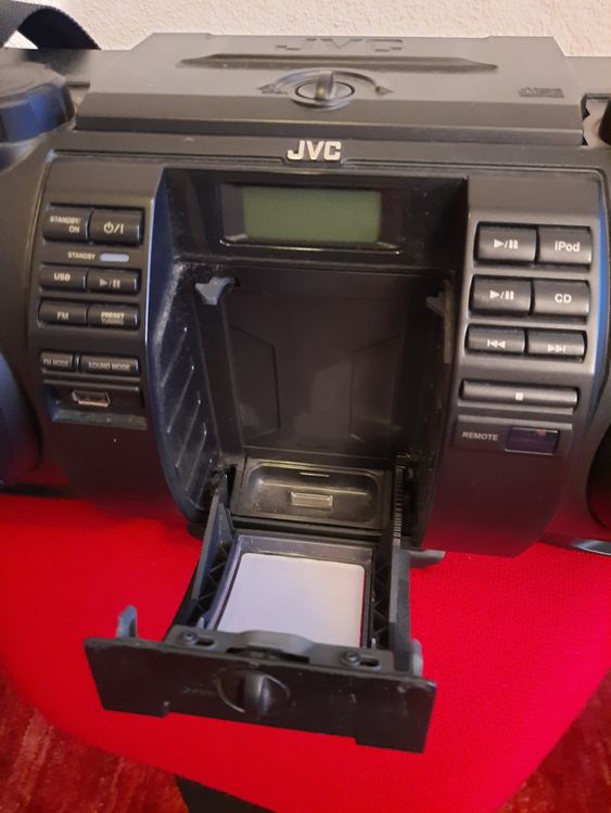 JVC Boomblaster mit CD Player und iPod-Dock (Gebraucht) in Bern für CHF ...