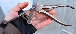 antike Schränkzange oder Sägezahn-Setzer