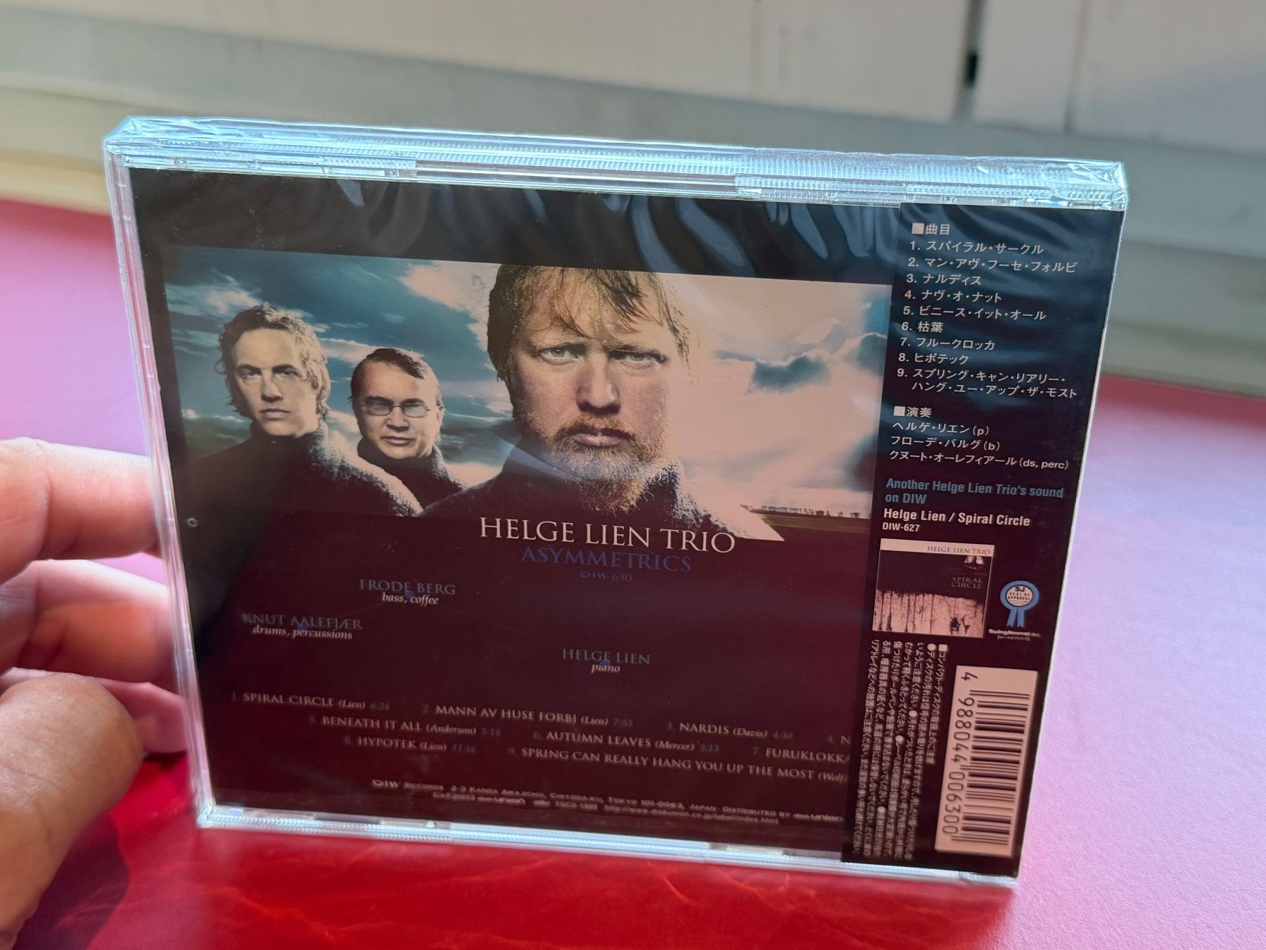 CD: Helge Lien Trio - Asymmetrics - KA02C – Nuovo e nell'imballaggio originale da Küsnacht ZH venduto da JazzRecords 1
