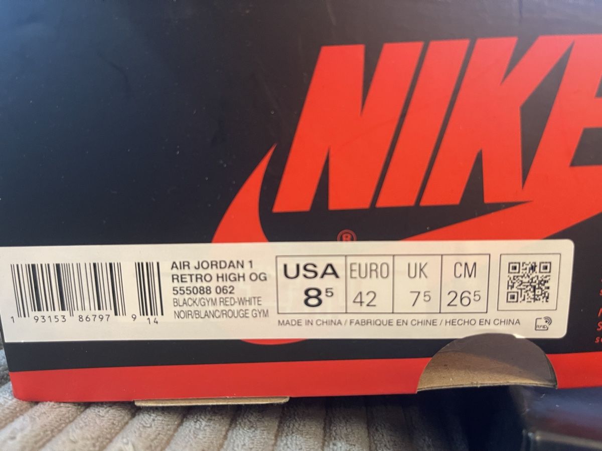 Jordan Scarpe da uomo: Nike Jordan 1 Bloodline Retro High OG – Nuovo (secondo la descrizione) da Cugy FR venduto da Michel20 3