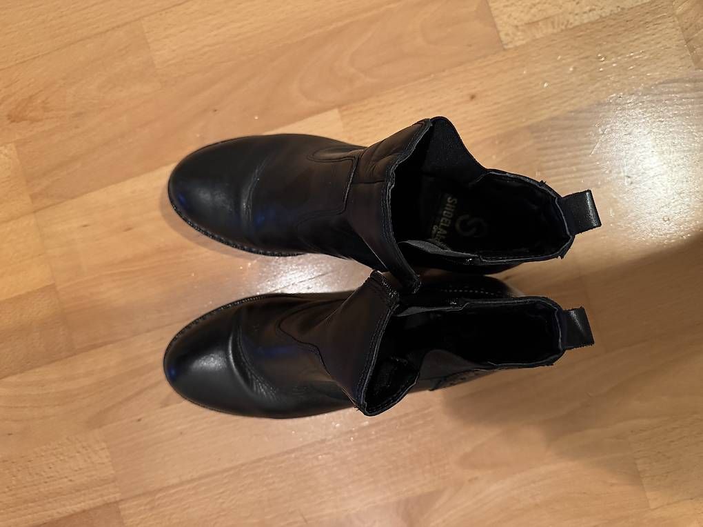 Damenschuhe: Stiefeletten schwarz Leder Grösse 37 – Gebraucht aus Cham von Kaylua