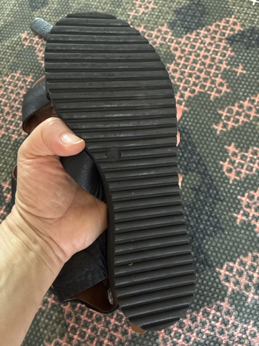 Scarpe da uomo: Sandales en cuir noir T36 – Usato da Biel/Bienne venduto da Lianumi 3