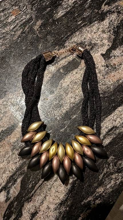 Colliers: Neuwertige Modeschmuck Halskette – D'occasion à Wattenwil par karinschaw