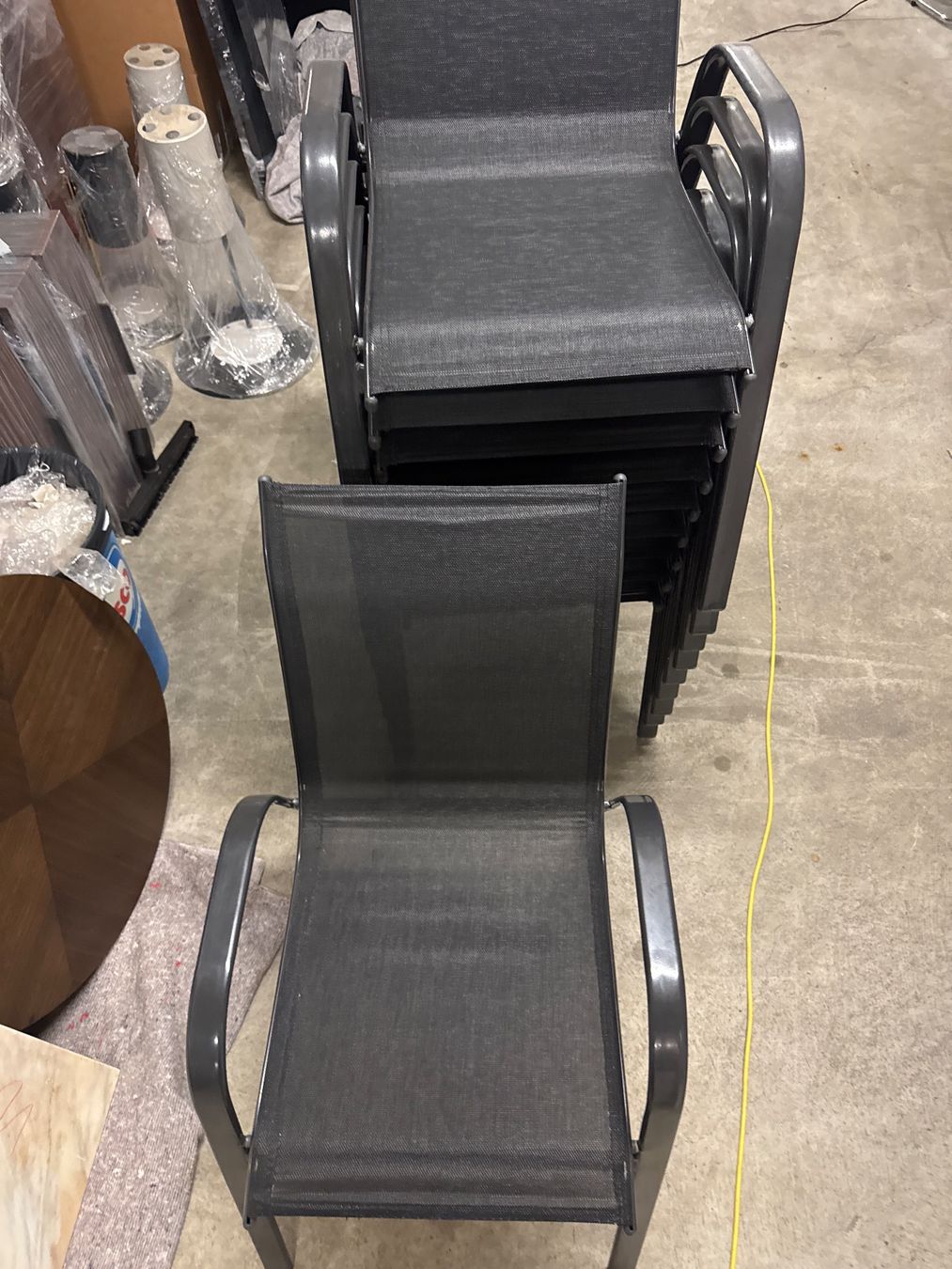 Chaises: Stapelstühle Gartenmöbel 10 Stück – D'occasion à Dietlikon par HighspeedUmzug 1