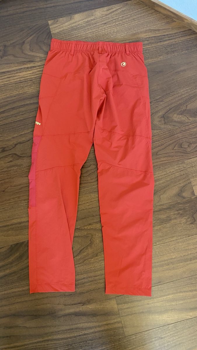 Sherpa Pantaloni: Sherpa Wanderhose rot Gr. s – Usato da Buchs SG venduto da leo_7hcw 2