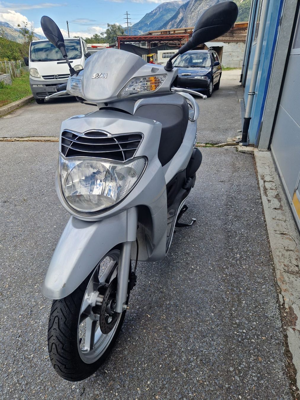Sym Scooters: SYM HD 125 Roller, Grau Metallisiert ab MFK – D'occasion à Salgesch par Vintageswitzerland 1
