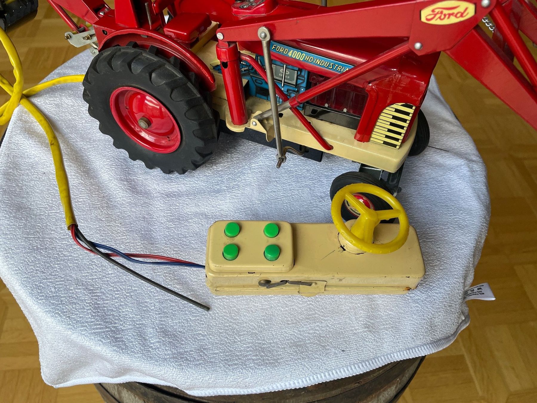 Giocattoli: Ford Industrial Tractor Diesel 4000 – Usato da Zell ZH venduto da pascho01 2