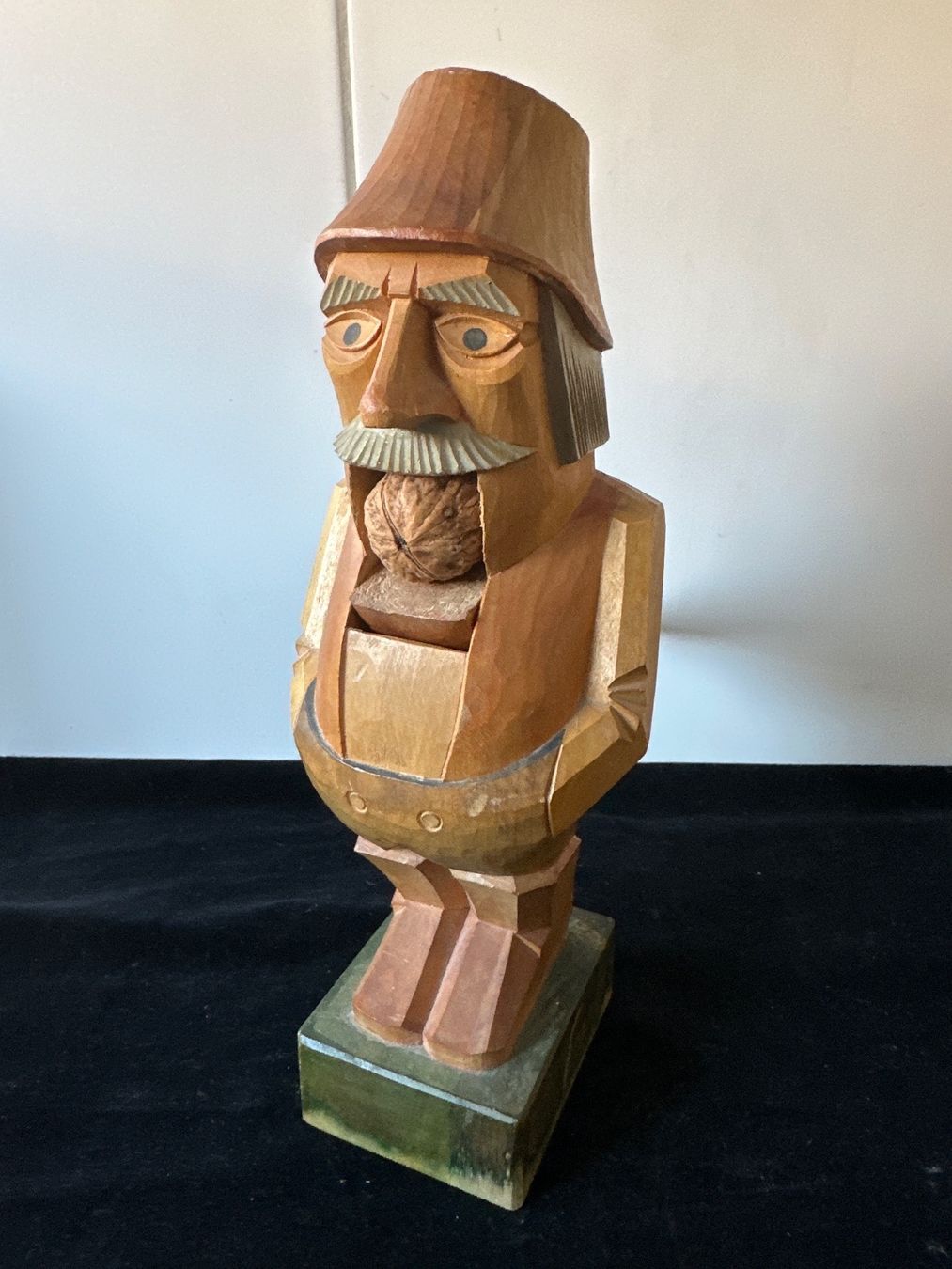 Figurines: Nussknacker Nikolaus geschnitzt DDR – D'occasion à Zürich par Chaeffeler 2