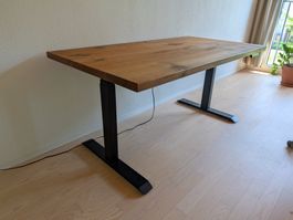 Hochwertiger Eichen-Massivholztisch (höhenverstellbar)