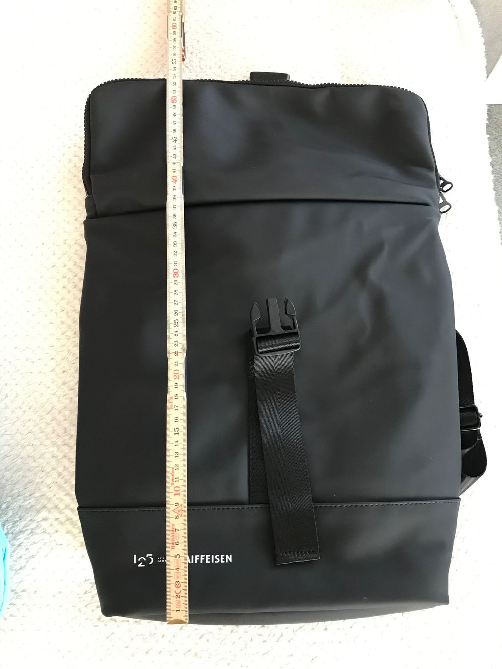 Zaini: Schwarzer Raiffeisen Rucksack - neuwertig – Usato da Niederteufen venduto da mix18 1