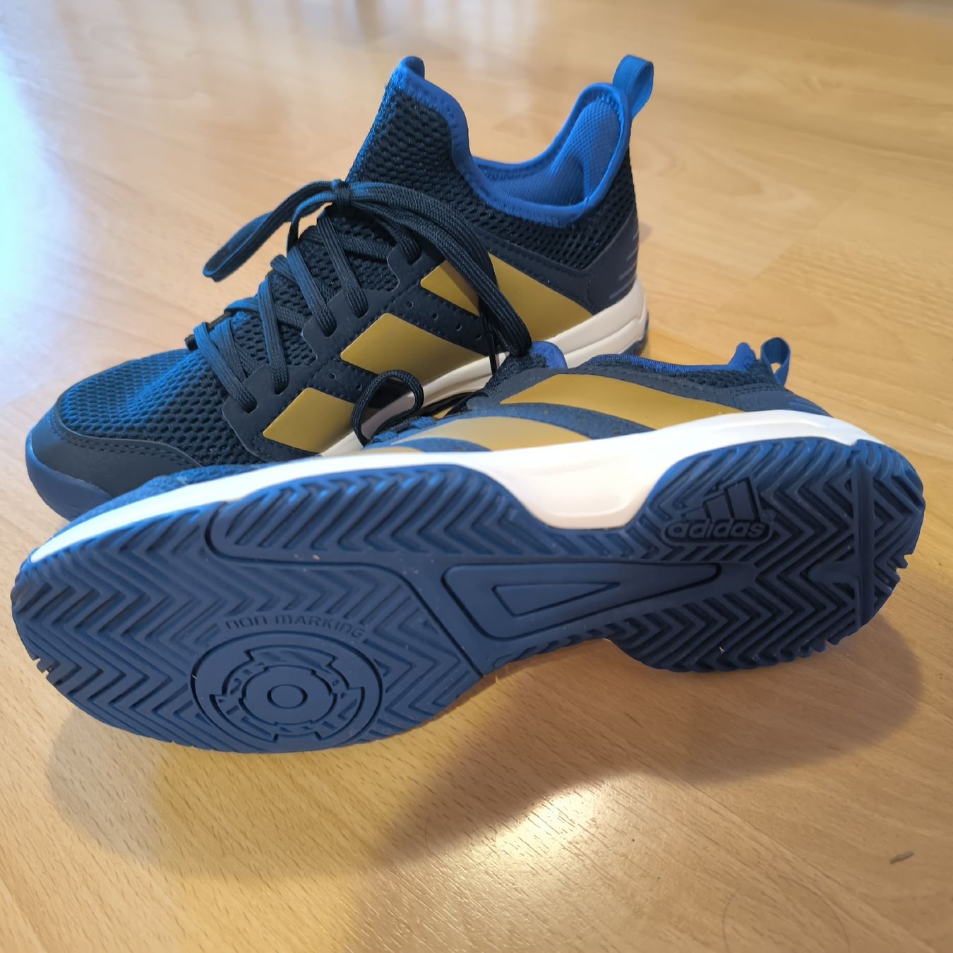 Adidas Scarpe da uomo: baskets Adidas 38 neuves – Nuovo e nell'imballaggio originale da Arnex-sur-Orbe venduto da mbdaso 1