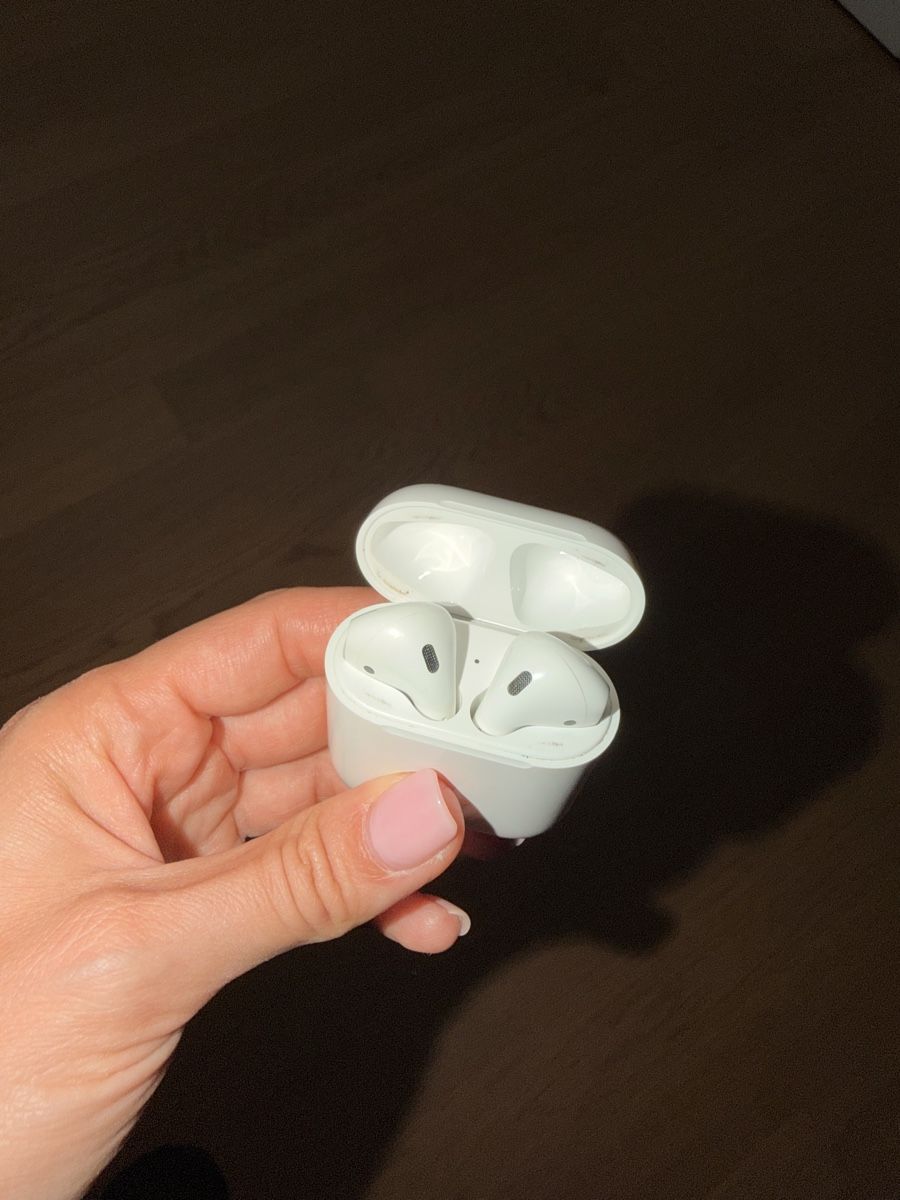 Apple Kopfhörer: Apple AirPods with Charging Case Good Condition – Gebraucht aus Chur von ines_lopez 1