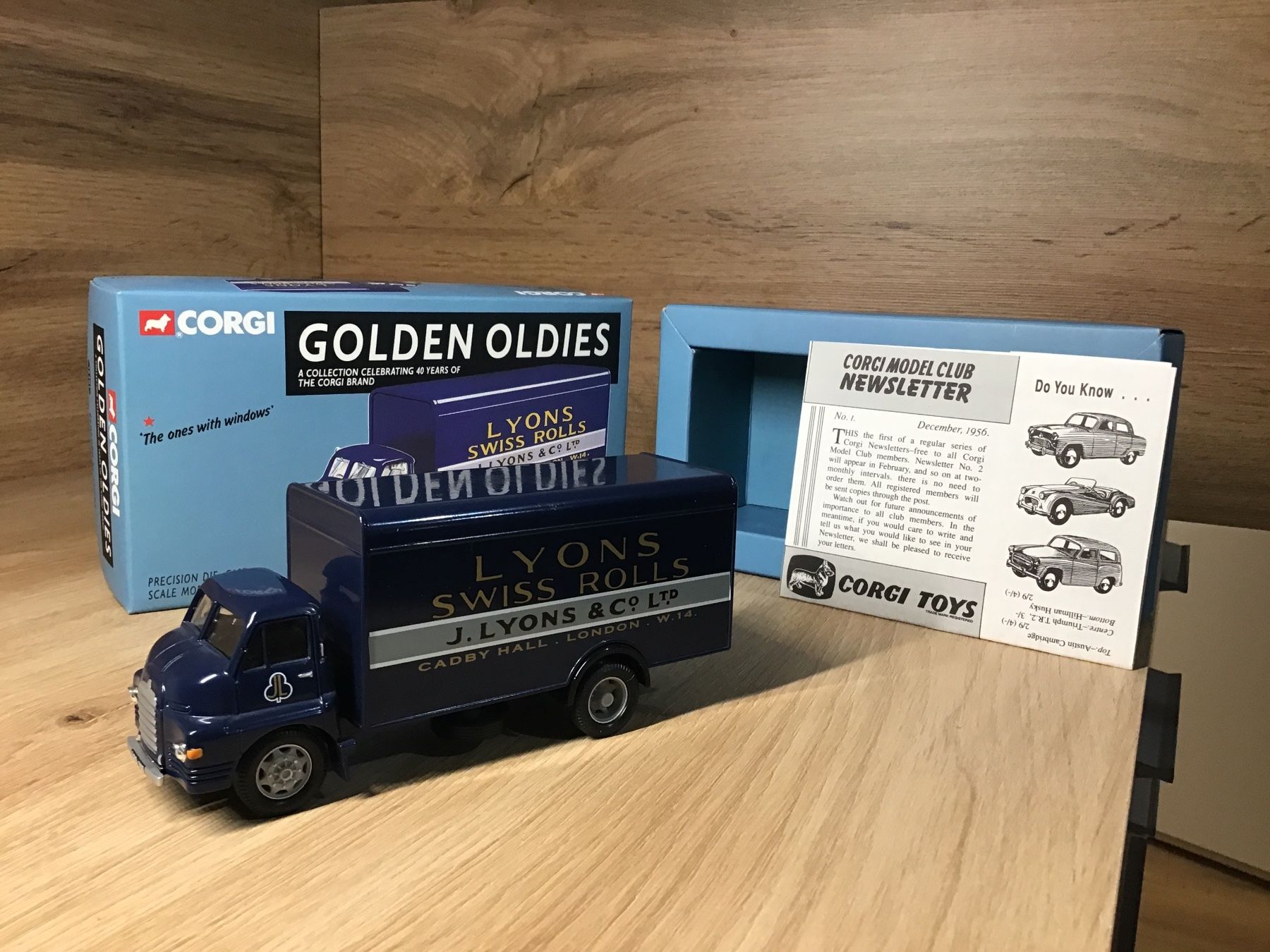 Corgi Toys Modellautos: BEDFORFS LYONS CORGI 19301 1_43 – Neu und originalverpackt aus Männedorf von Spezial-Modelle