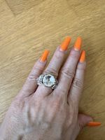 Ring mit Kristallen und Perlen