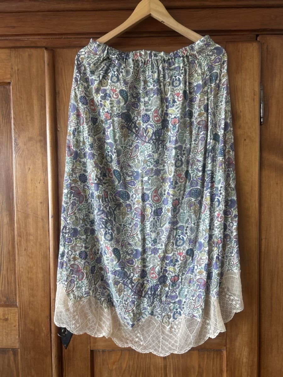 Röcke: Jupe Zadig & Voltaire taille 40 avec dentelle – Gebraucht aus St-Aubin-Sauges von vildfr 1