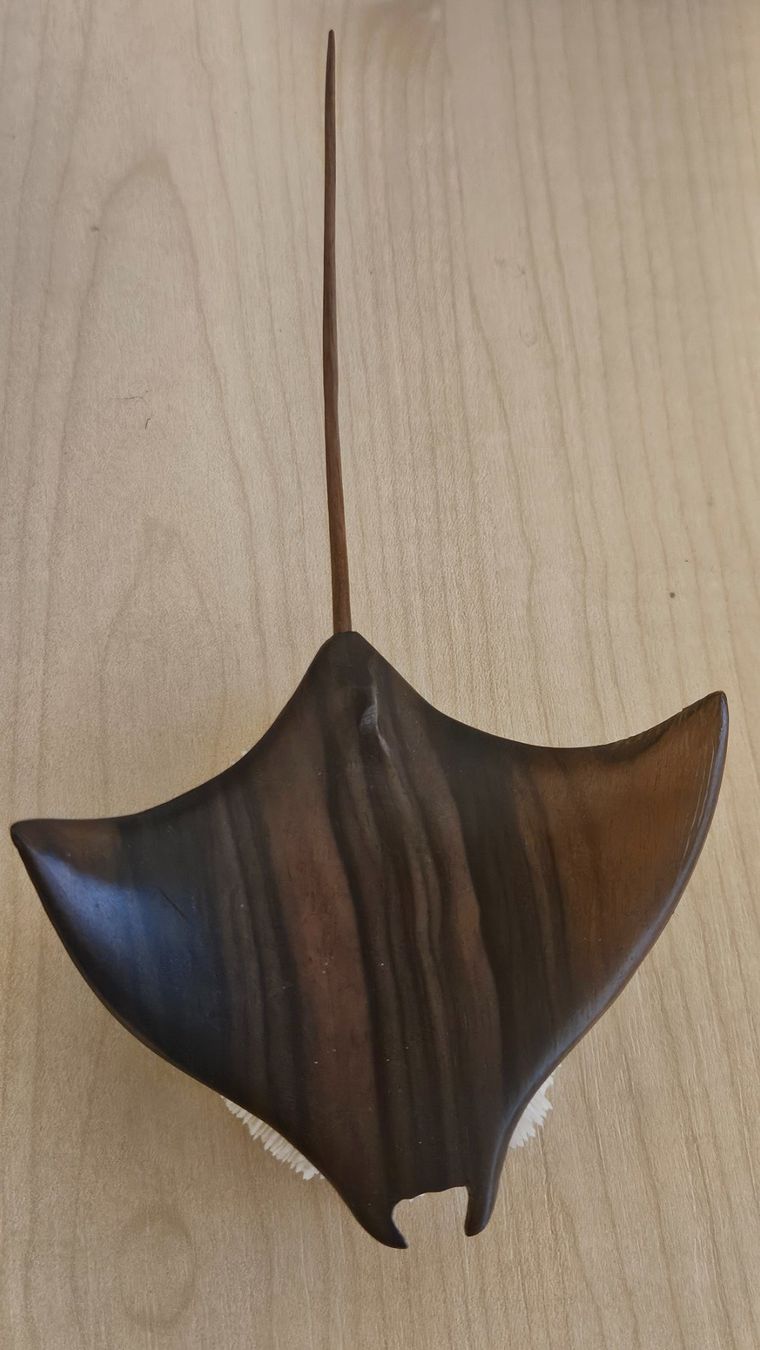 Toutes les décorations: Mantarochen-Figur aus Holz – D'occasion à Jona par ASMARADO 2